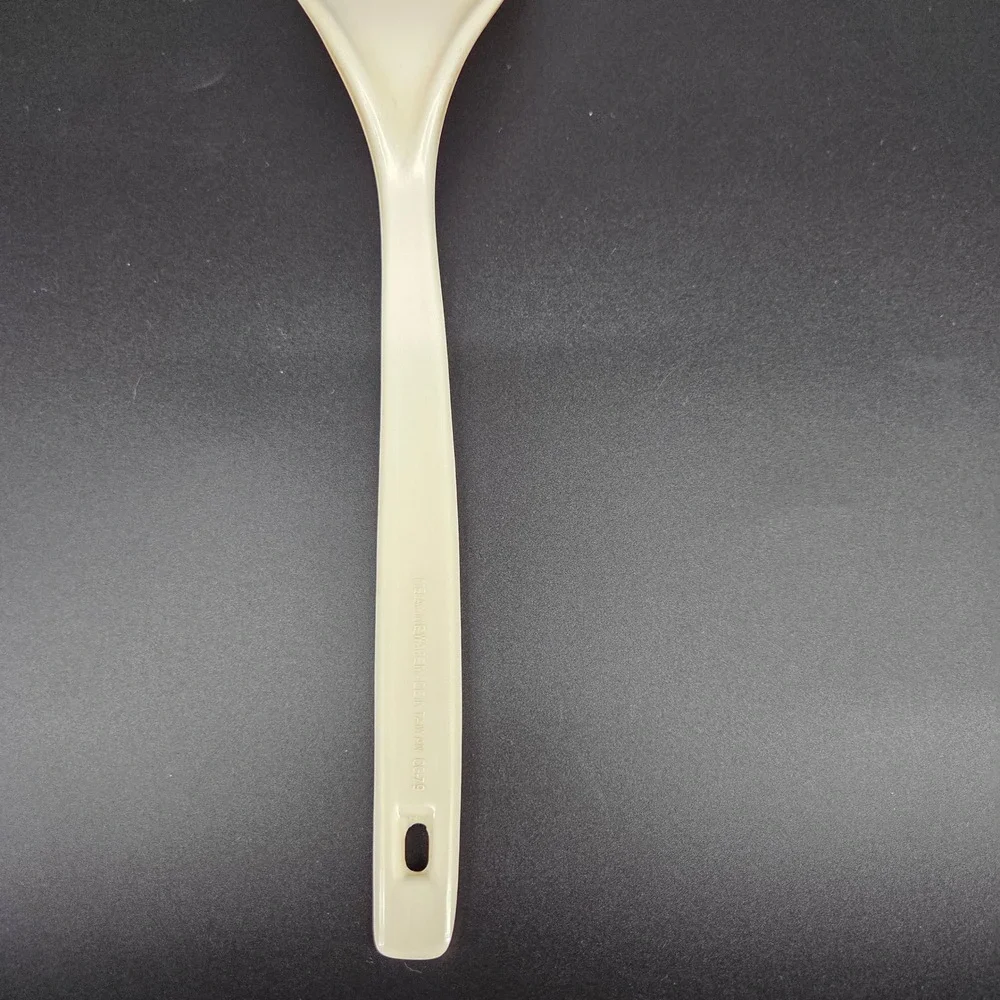 Vintage Melamine Spatula Turner Cream Off White Kitchen Utensil Taiwan CG-79